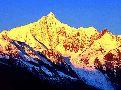 梅里雪山-卡瓦格博峰日照金山.jpg